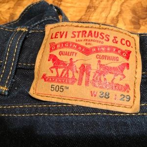 Men’s Levi’s 38Wx 29L (28” actual inseam)